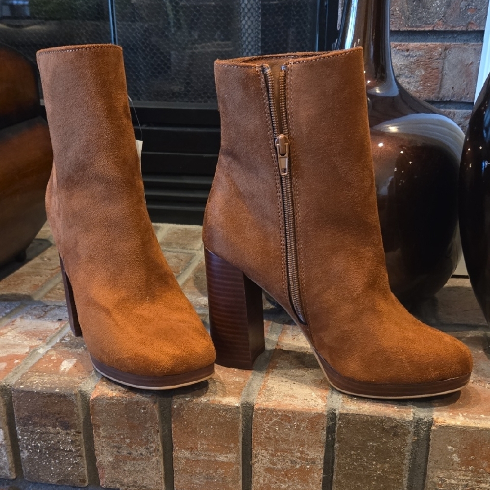 Elegant Tan Suede Heeled Boots